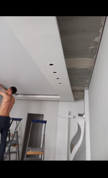 Натяжные потолки .