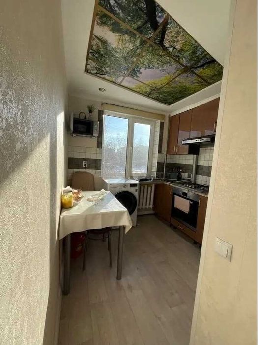 Продается 3-комнатная квартира в центре города.