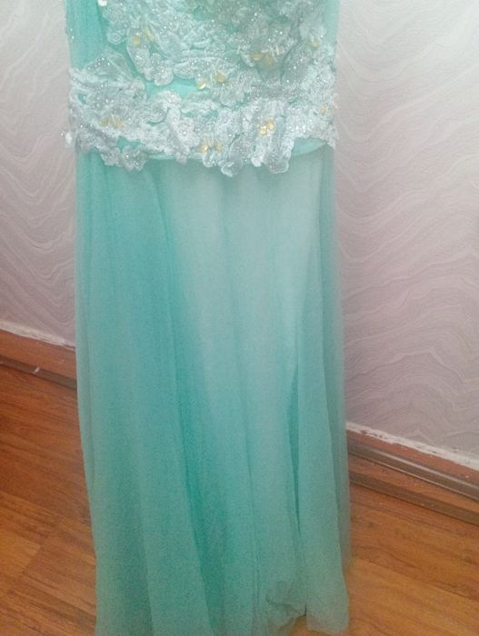 Продам платья вечерние. Размер 42