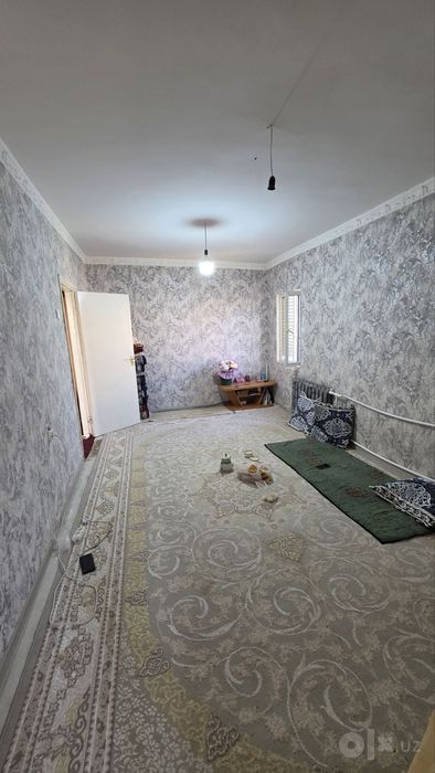 Чиланзар 13.  Сросно Продается. 1 комнатная 44 м2