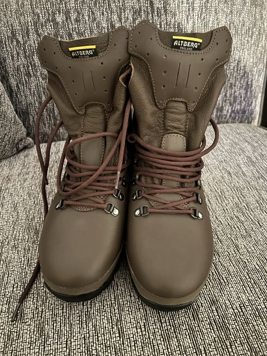 Bocanci marimea 42 (8M) si 43(9M)