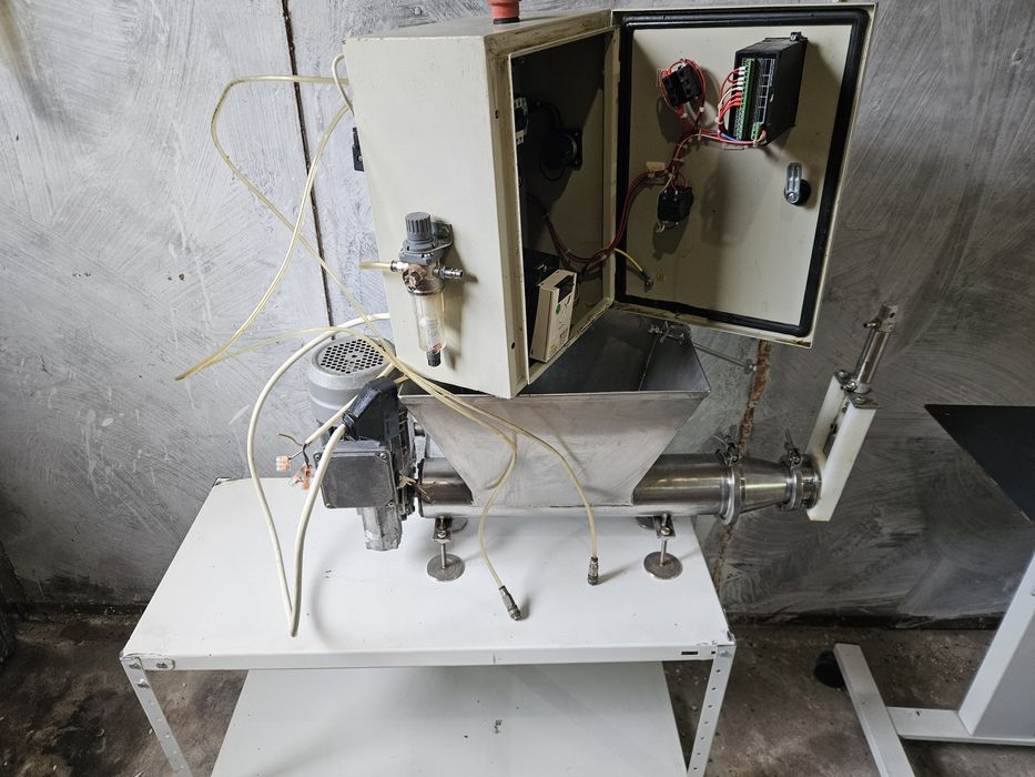 Тестоделител шнеков