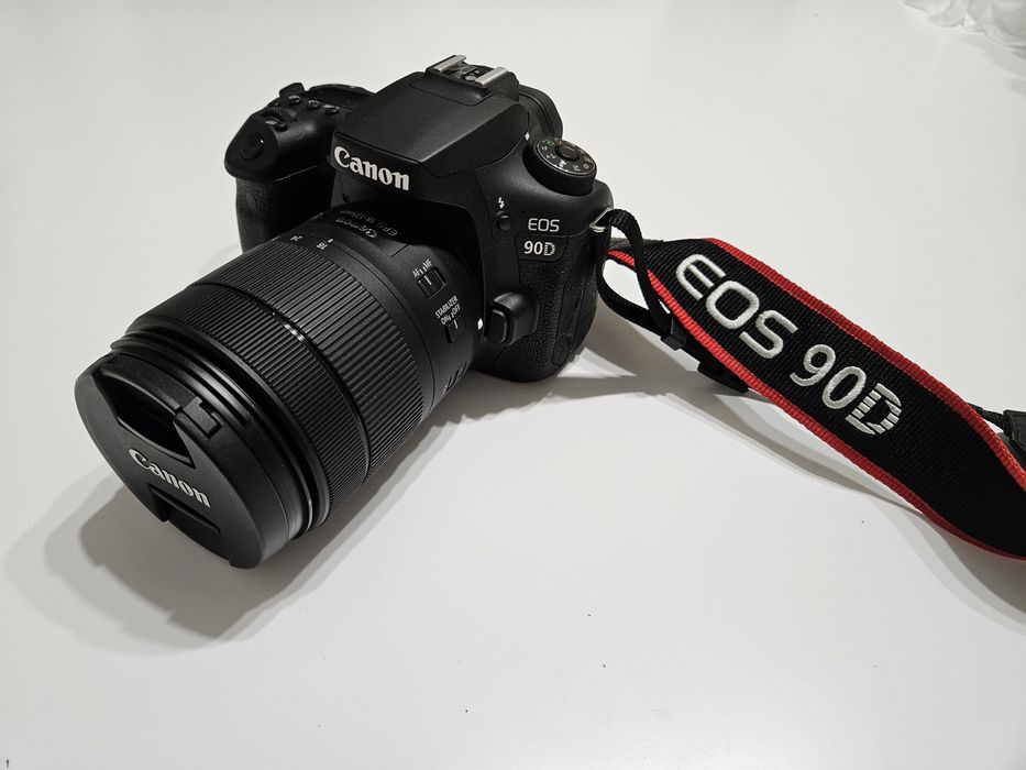 Фотоапарат Canon EOS 90D тяло + Обектив Canon EF-S 18-135mm IS Nano