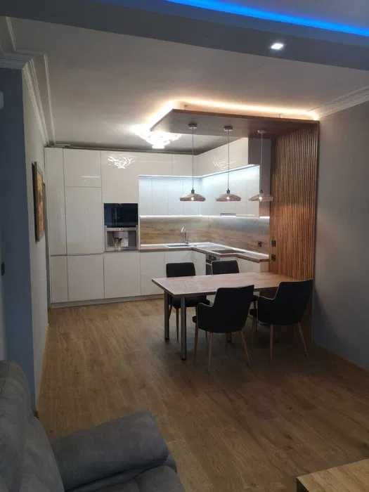 Дава се под наем Тристаен апартамент в София, Център - 100 кв.м за 1500 € - Снимка #4