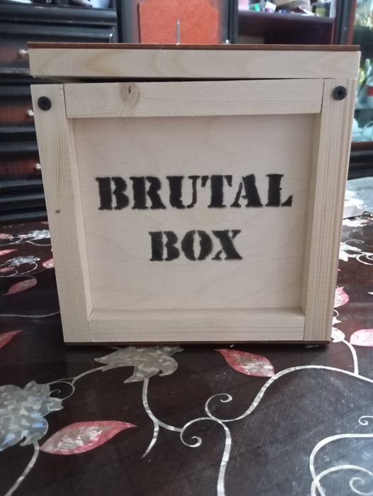 Сувениры, свеча, подставки для карандашей