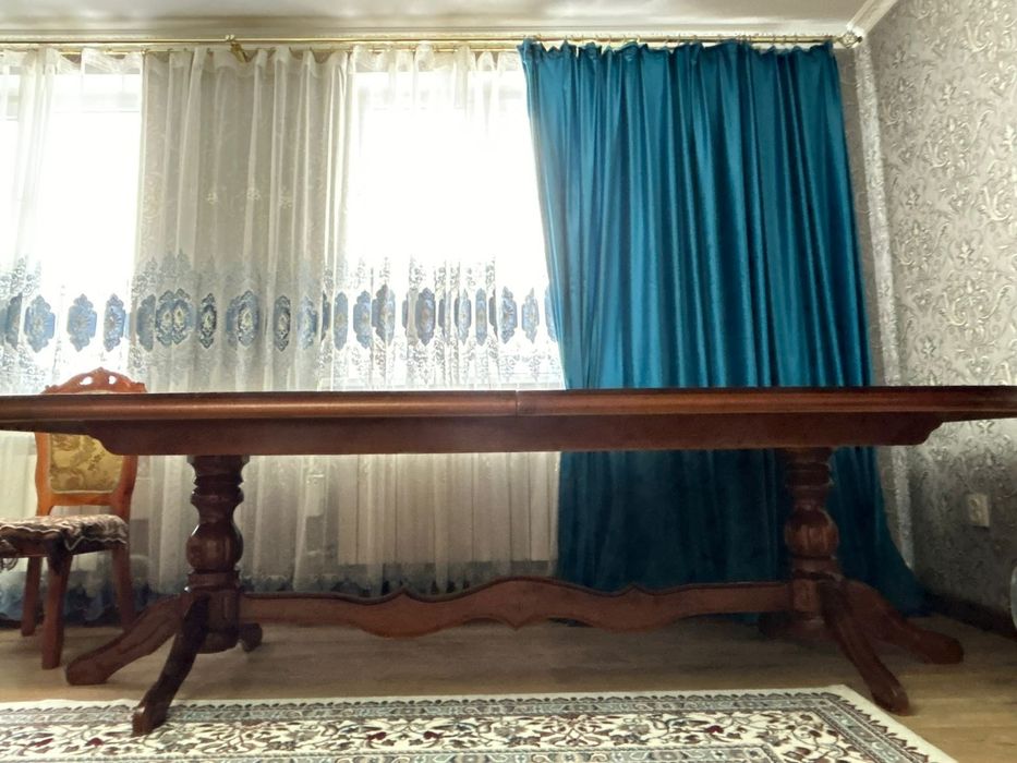 Стол со стульями