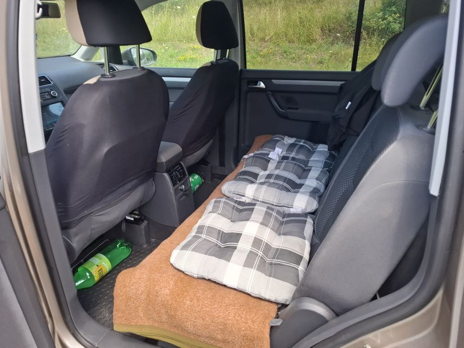 Vând vw Touran 2011