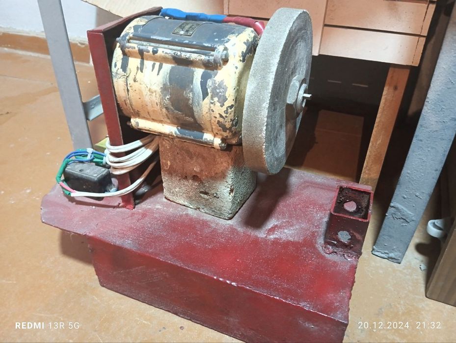 Тиски,точилка,вал сотилади
