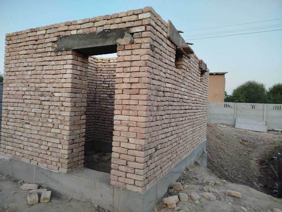 Дачный участок с новым недостроенным домом