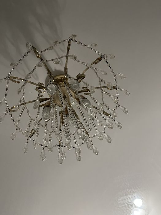 Продам красивую люстру