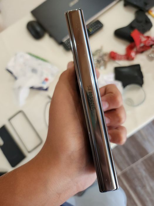 Продавам телефон Z fold 4