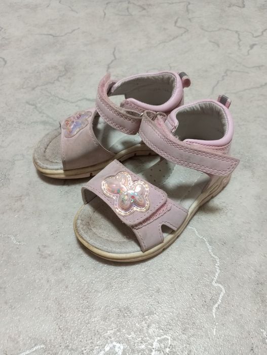 продаю детскую обувь