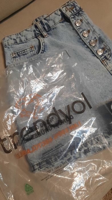 Pantaloni scurti blugi damă Trendyol