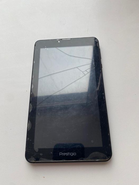 Продам платншеты и телефон