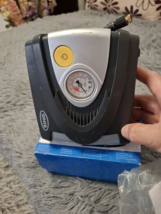 Vând compresor auto.