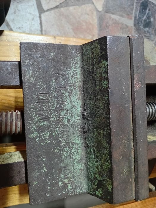 Продам тиски станковые