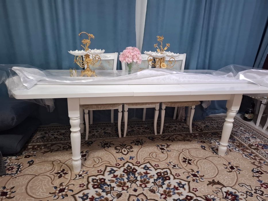 Стол со стульями