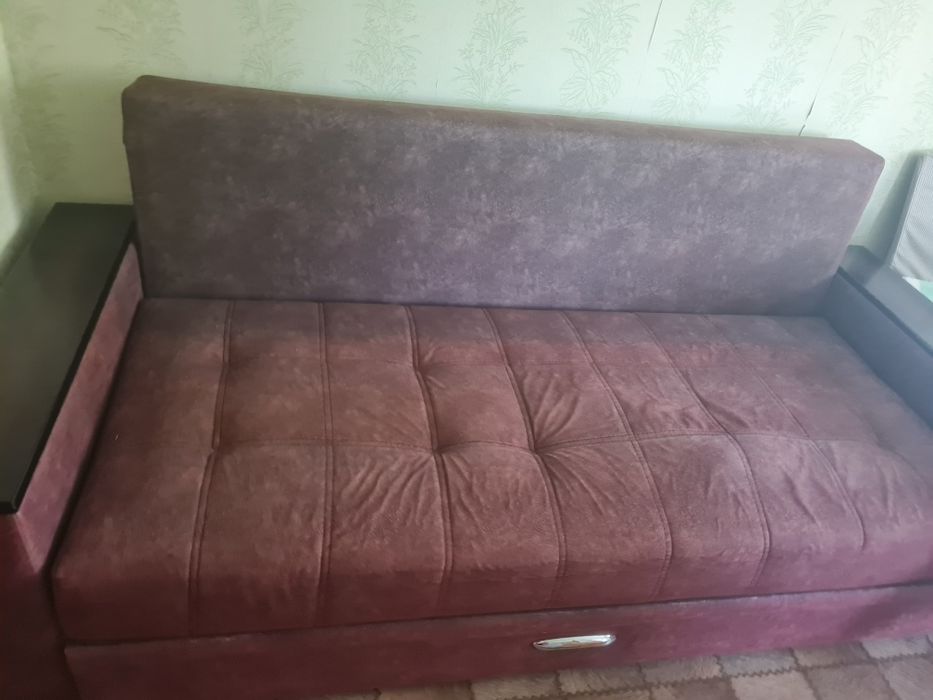 Продаеться диван в хорошем состоянии