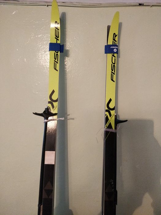 Лыжи беговые   в комплекте,пластиковые.Новые.