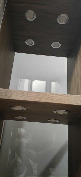 Витрина/Шкаф с вградено лед осветление