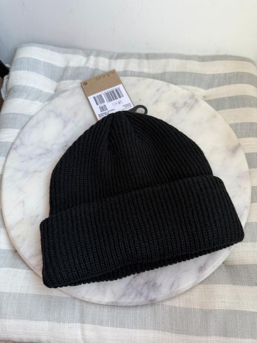 Nike Terra beanie căciulă unisex neagra cu logo mic lateral mărime OS noua originala