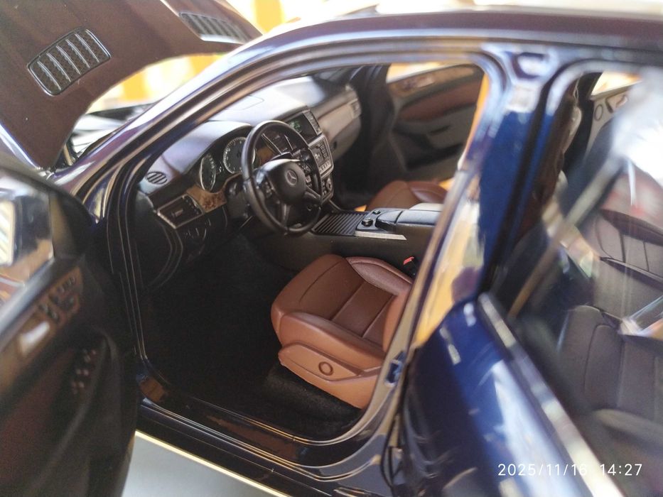 1:18 Метален модел на Mercedes M Klasse ML 2011 Minichamps