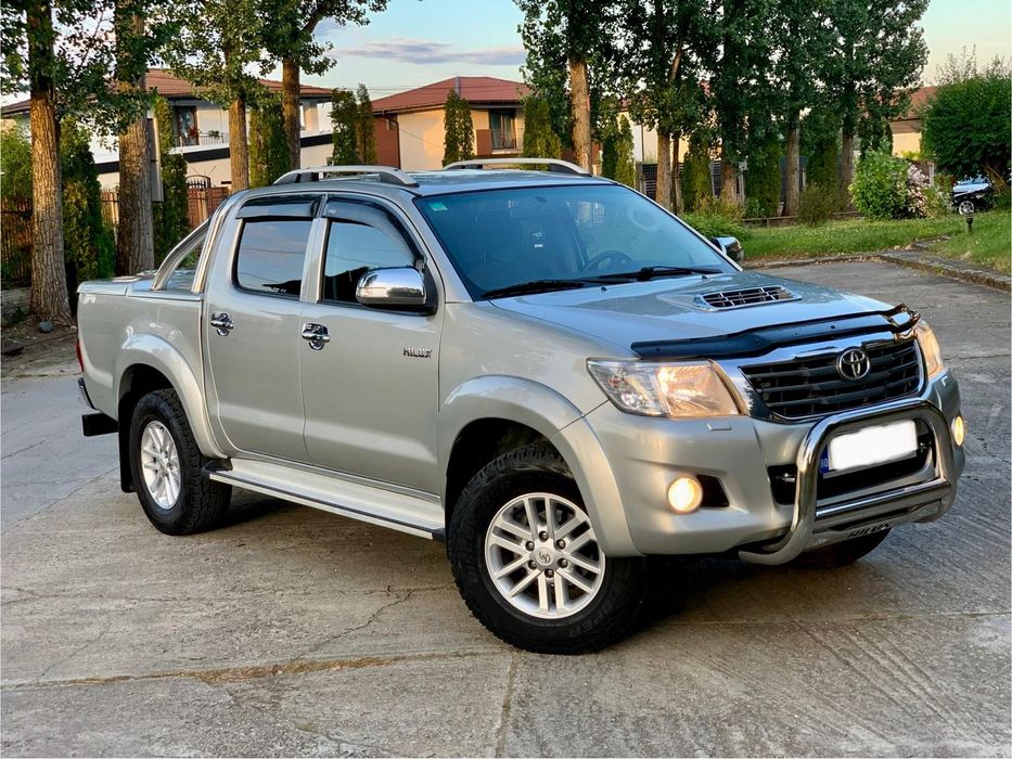 TOYOTA Hilux