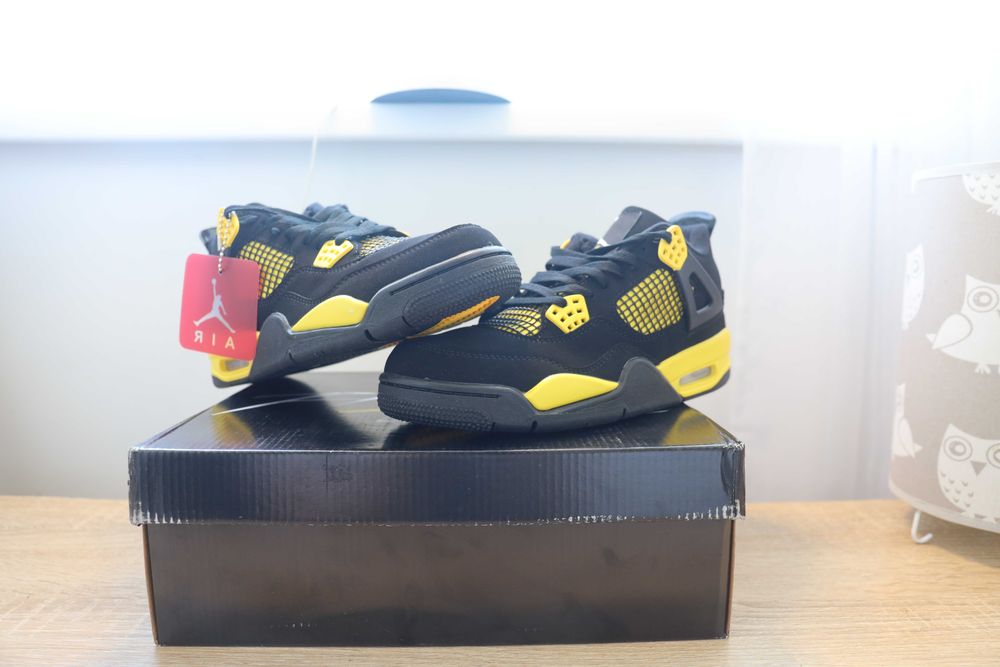 Jordan 4 Thunder   44