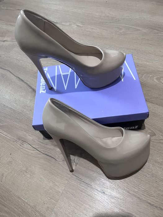 Обувки на висок ток