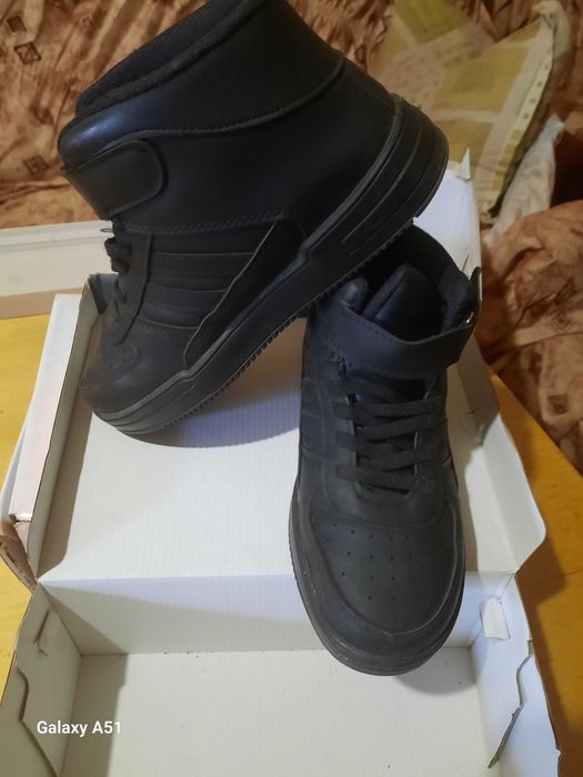 Здравейте  продавам детски обувки