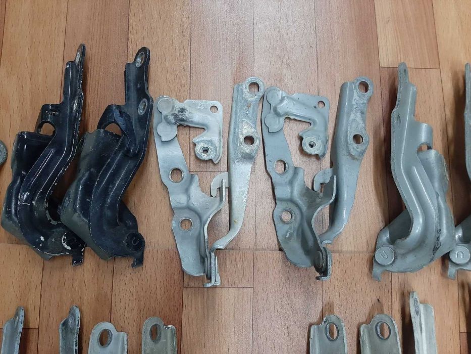 Продам Петля капота Toyota / Lexus