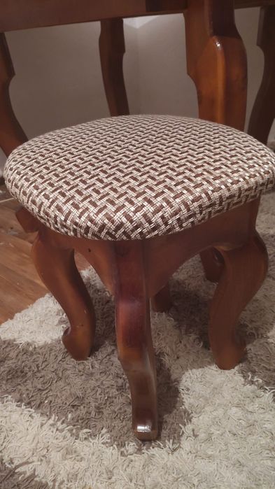 Стул стол и кухный ганитур