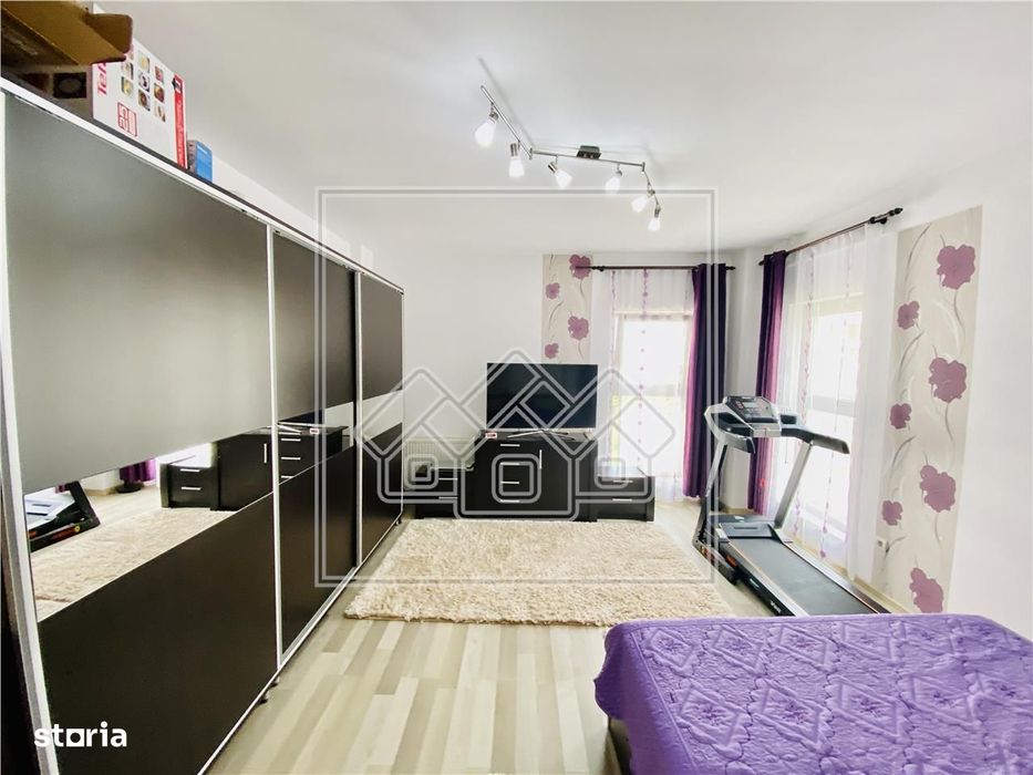 Ap. cu 3 camere si balcon, etaj 5\/7, situat in zona Doamna Stanca