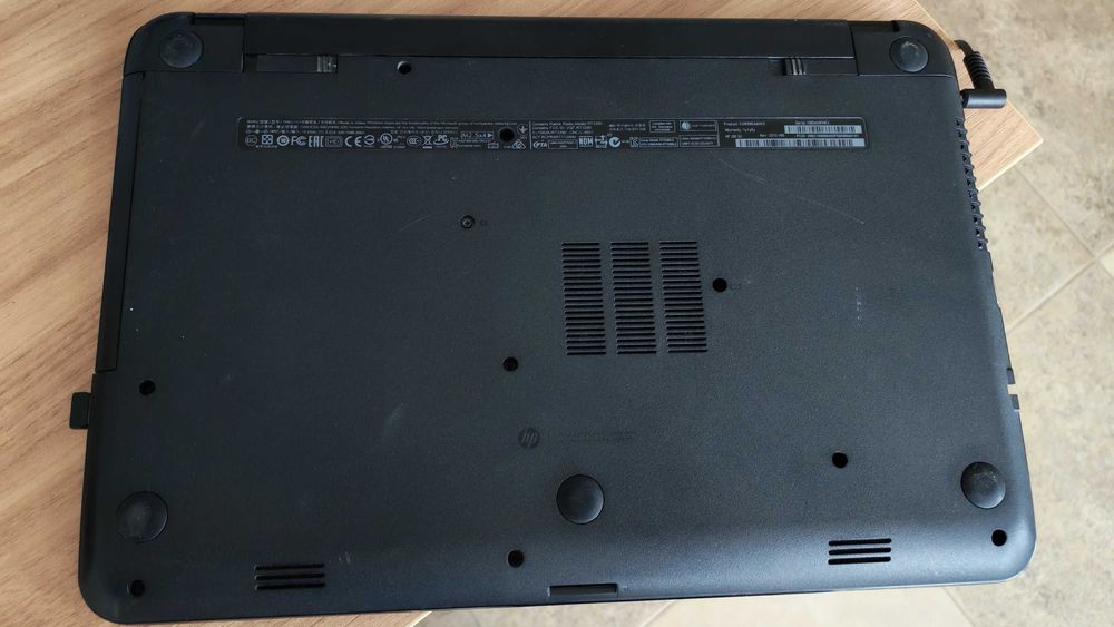 Продавам лаптоп HP 250 G3 15,6"