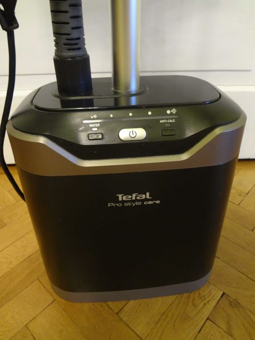 Aparat de calcat vertical cu aburi