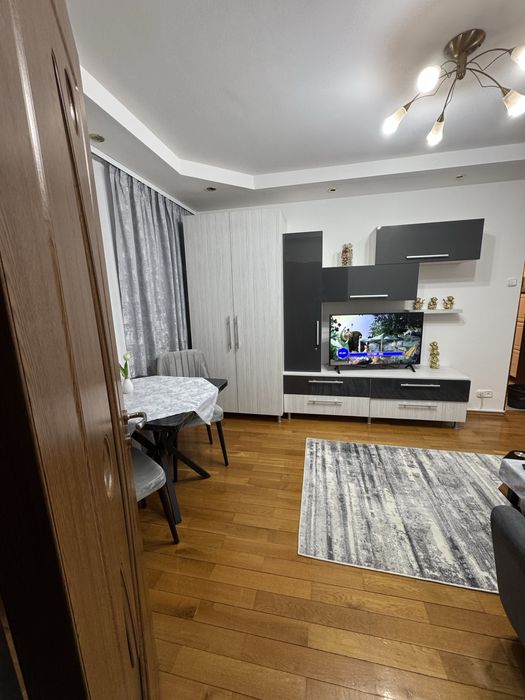 Inchiriez apartament