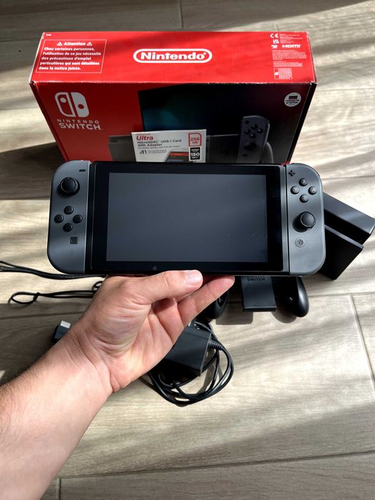 Nintendo Switch плюс карта памет 256 GB