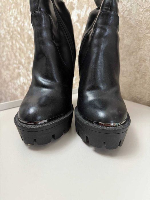 Продаются высокие сапоги, утепленные в отличном состоянии