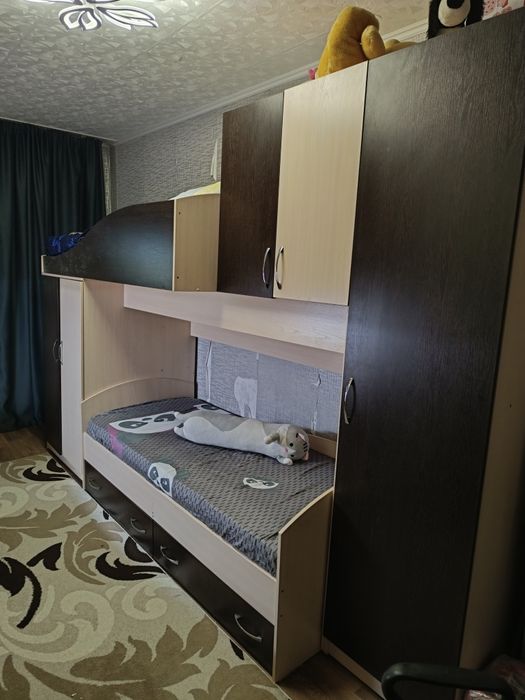 Продам 2 ярусную кровать.