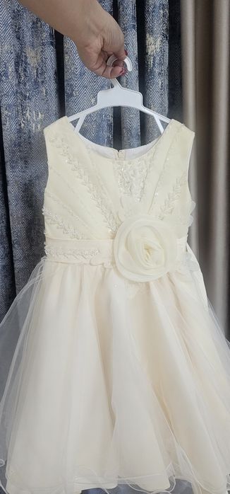 Платье белое и фиолетовый