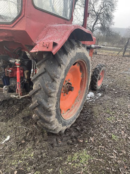 Vind tractor 651 in stare foarte buna in fata sa bagat tot nou detali