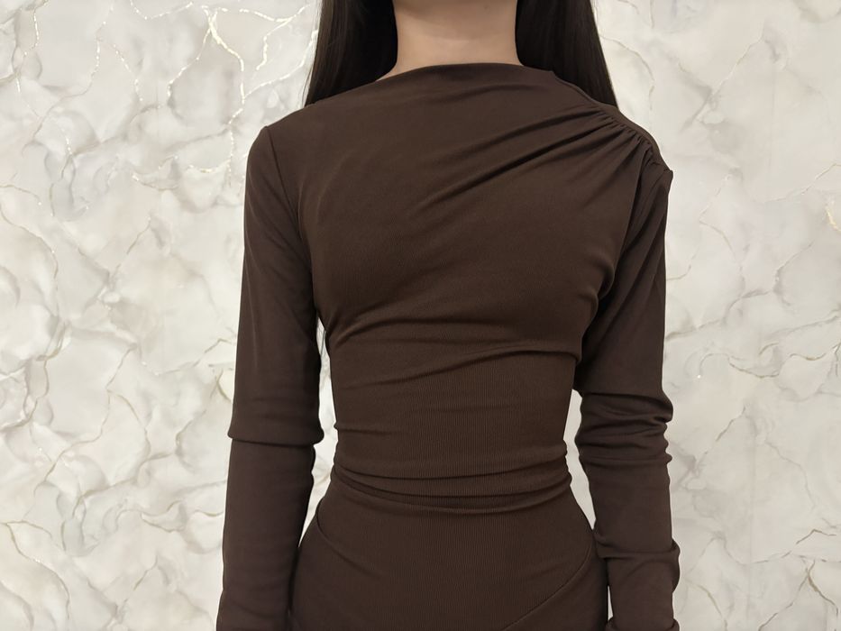 Платье в коричневом цвете