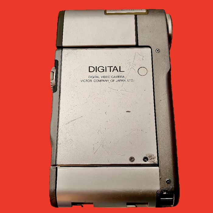 RARITATE-camera video JVC GR-DV M5 +docking+telecomanda IMPECABILA