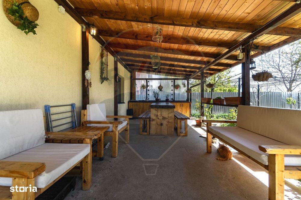 Casa de Poveste - Feldioara, str. Barsei/ 4 camere/ curte!