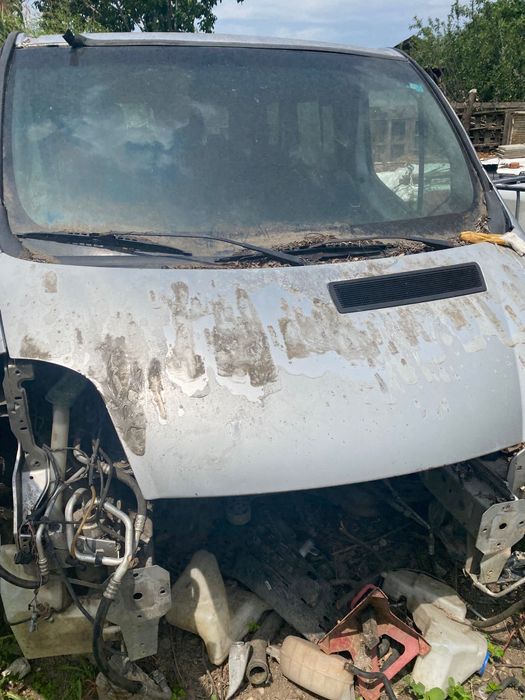 Dezmembrez opel vivaro renault trafic 1,9