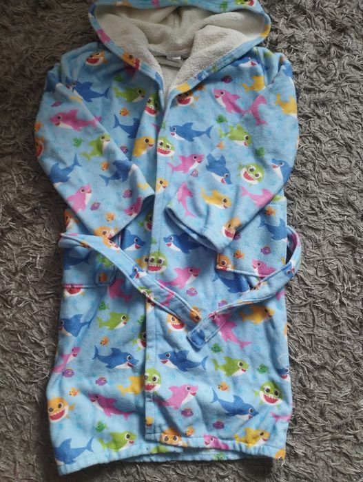 Халат с акули  8-10 годинки