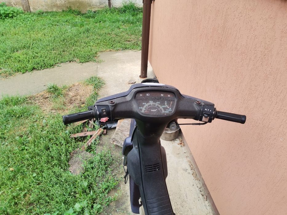 De vânzare Honda motor 4 timpi.Preț 1300lei.