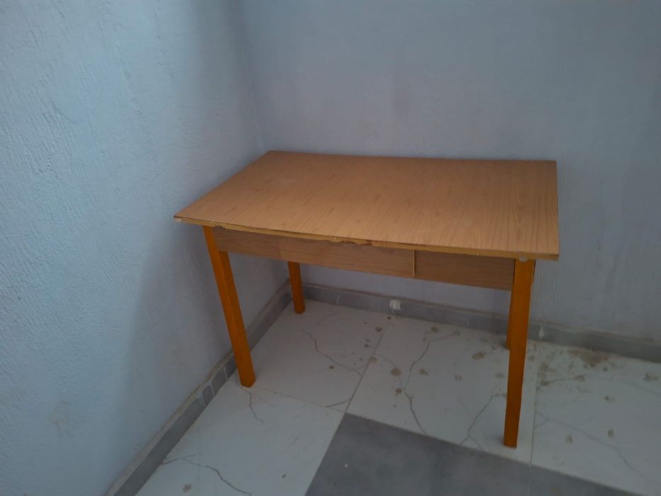 Продаю Кухонный стол б/у