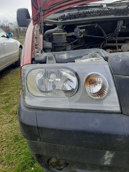 Продавам части за Пежо Експерт 2004г.