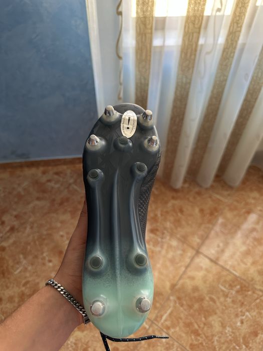 Ghete de fotbal Adidas profesioniste cu crampoane de fier